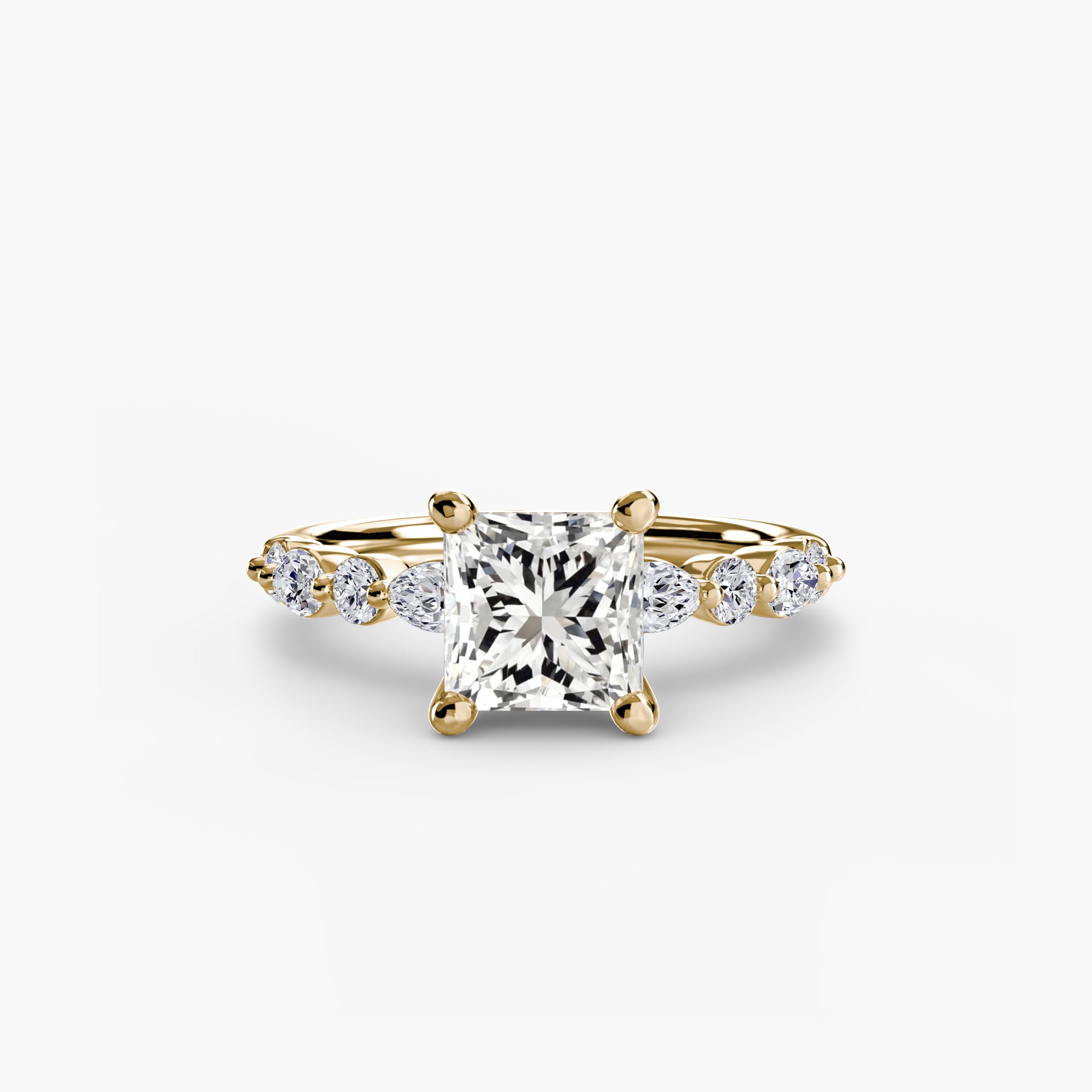 Princess cut diamond ring in yellow gold - AtelierRings by SKH