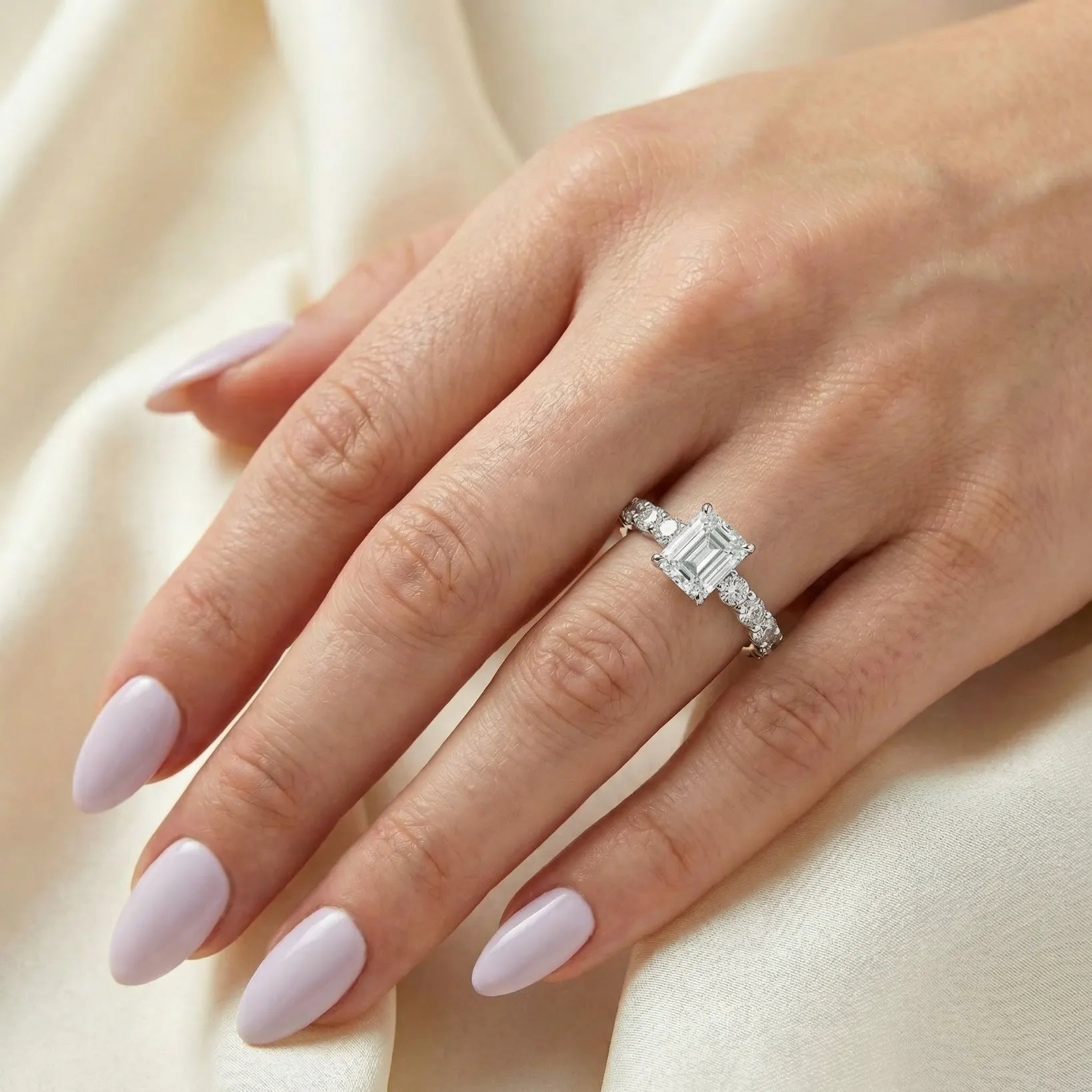 Solitaire Crest - Emerald