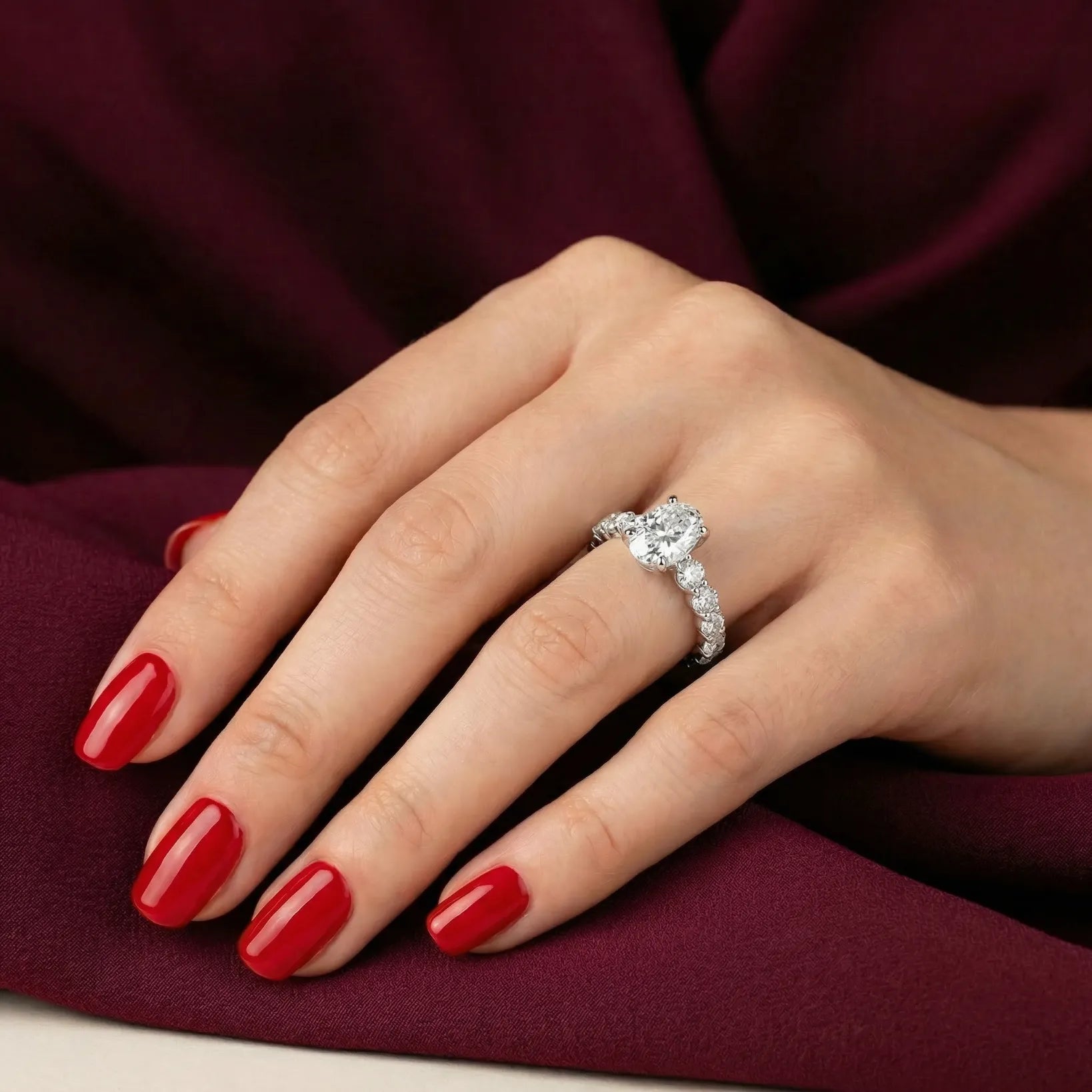 Solitaire Crest - Oval