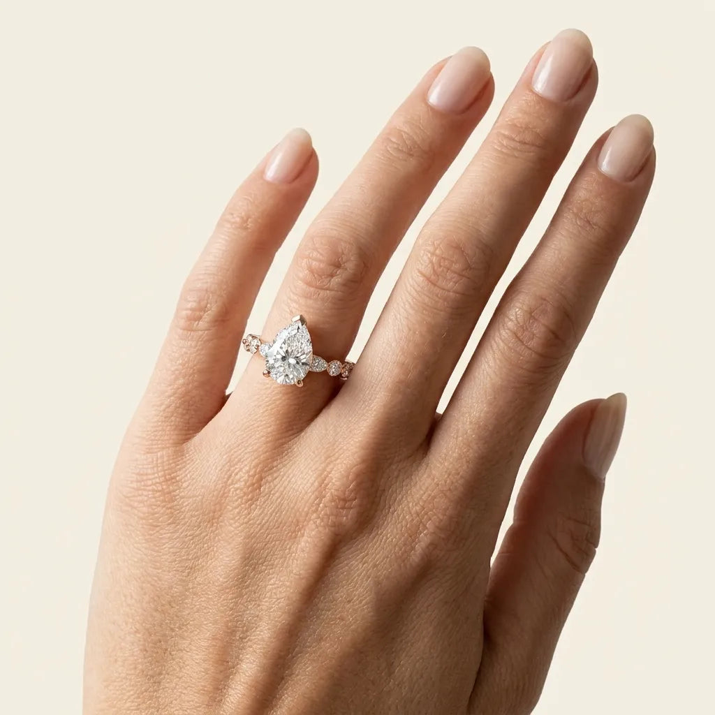 Solitaire Crest - Pear