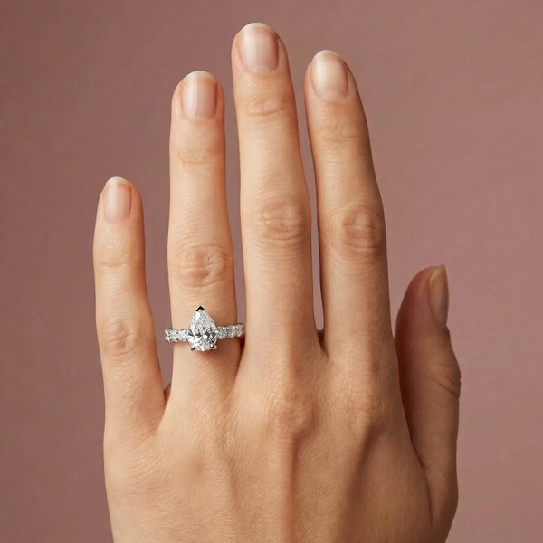 Solitaire Crest - Pear