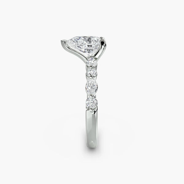 Solitaire Crest - Pear